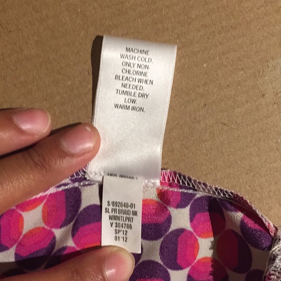 Geometric Floral Scoop Neck Sleeveless Blouse - Picture 7 of 7